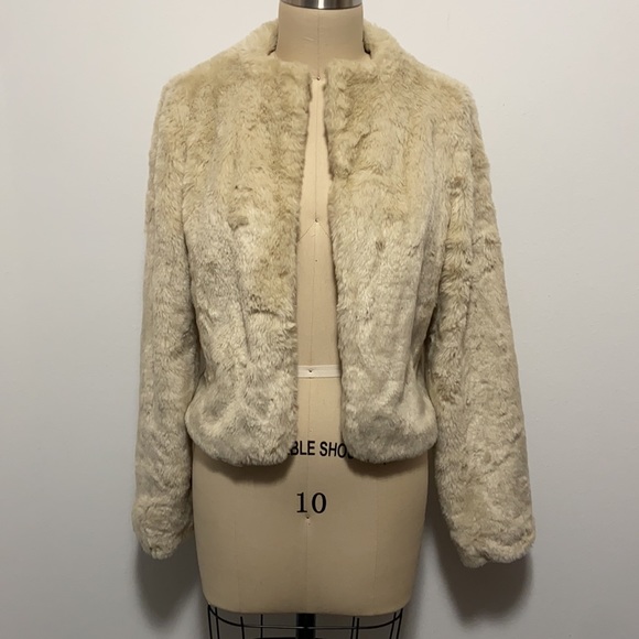 Old Navy Cream Faux Fur Jacket - Picture 2 of 9